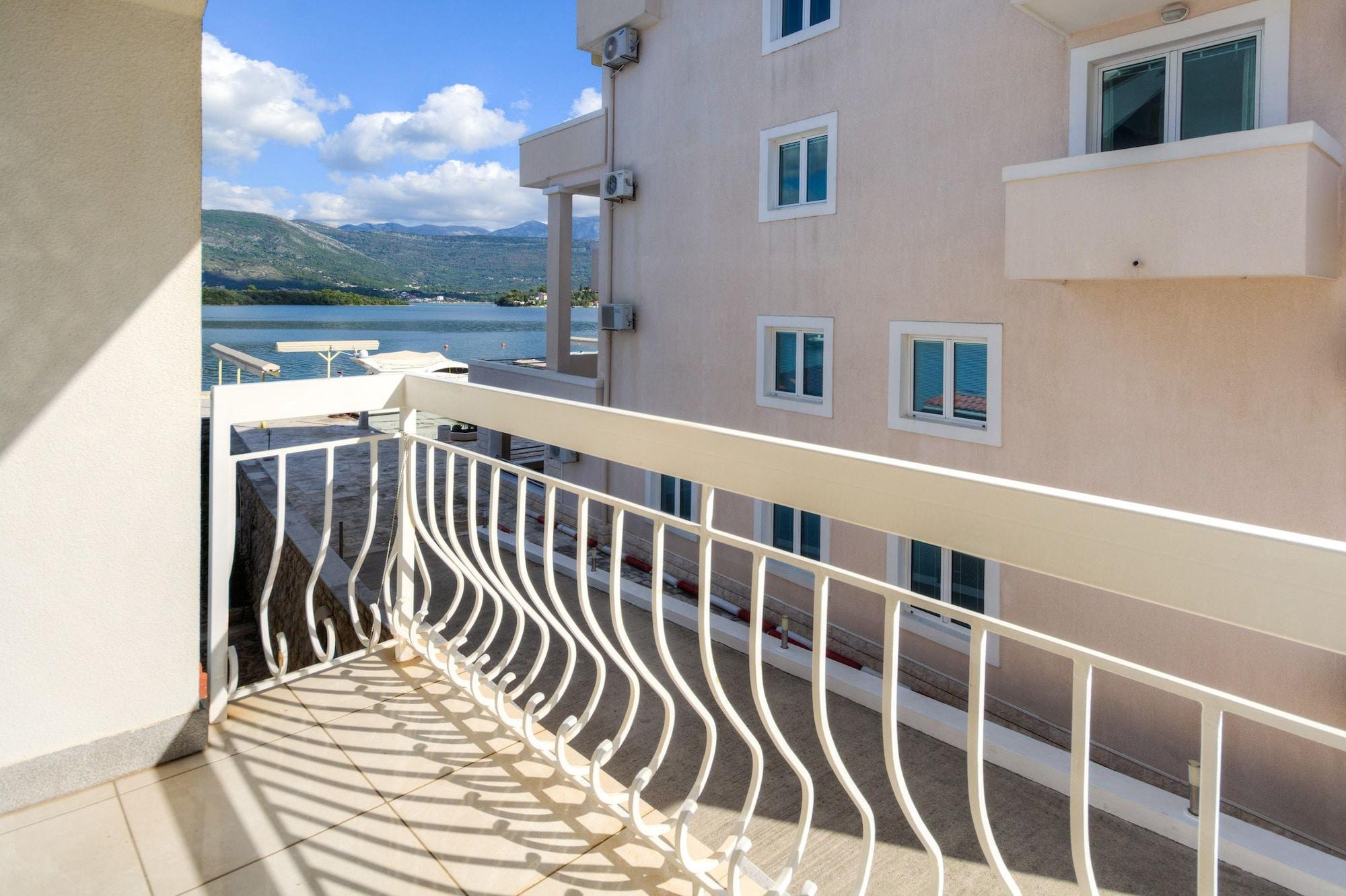 ApartHotel Villa Lav Nova Pec Esterno foto