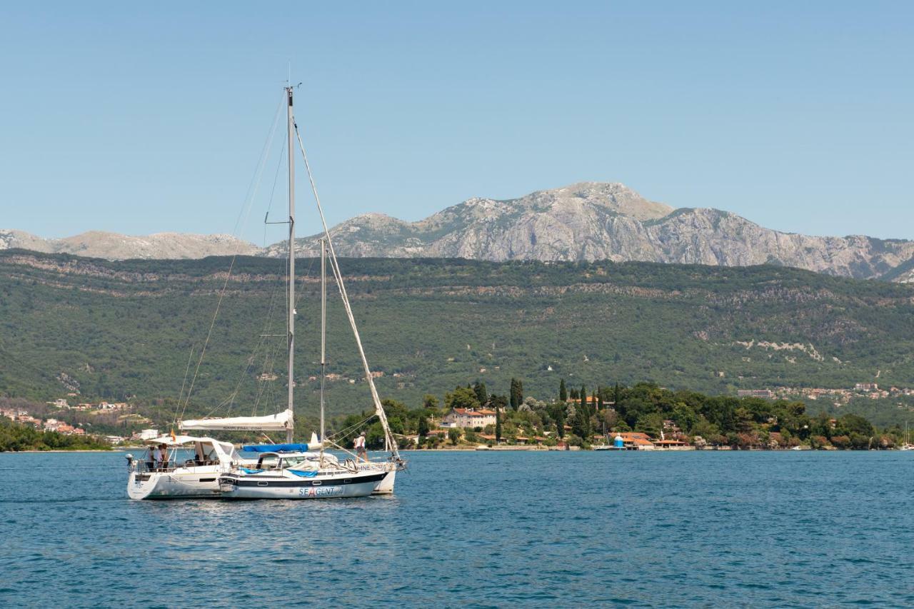 ApartHotel Villa Lav Nova Pec Esterno foto